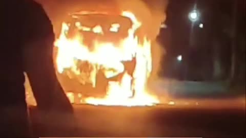 Ônibus é incendiado em Salvador