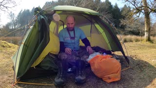 Getting out of the tent and leaving for hike. Speedlapse.