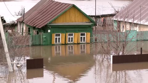 Flooded Russian city calls for mass evacuations