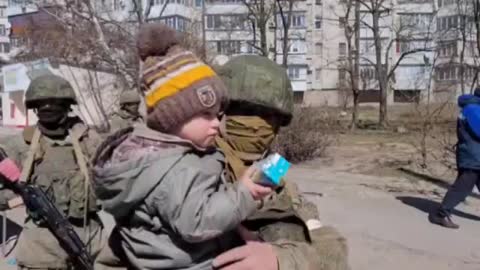 A cute moment during the distribution of humanitarian aid in Kherson