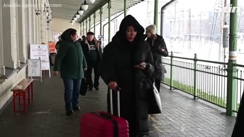 Ukrainians fleeing war keep arriving in Poland border towns