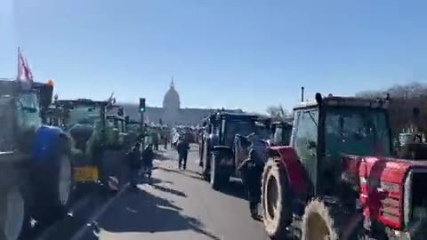 💥Demonstration against the "constraints" in France.