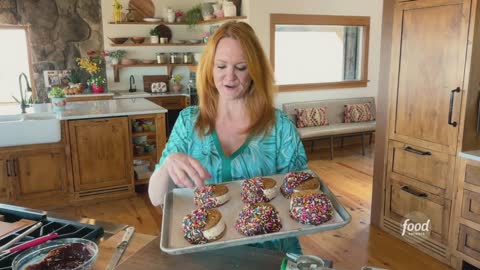 107_Ree Drummond's Cookie Ice Cream Sandwiches The Pioneer Woman Food Network