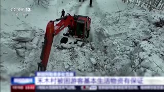 About 1,000 tourists trapped after China avalanches