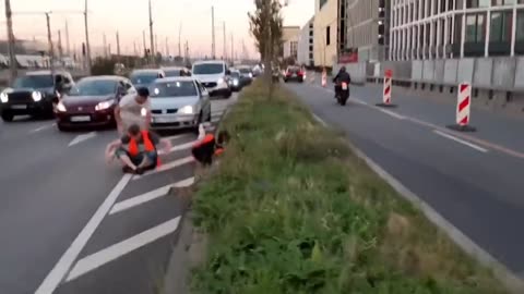 German citizens have had enough of fake climate protesters 🤣