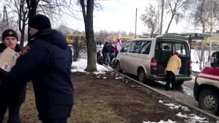Ukrainians escape besieged Sumy through corridor