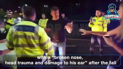 Policeman knocks out a drunk driver with one punch.