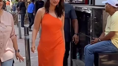 Kareena Kapoor wear Largest Backless Orange Attire