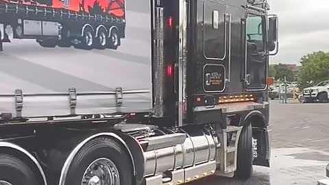 Kenworth 200 classic truck drivers in Australia and American truck drivers