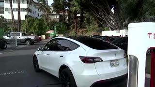 GM to adopt Tesla charging standard