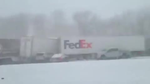 (LANGUAGE) BREAKING Video Shows Deadly 50 car pileup in Pennsylvania due to Snow Squalls.