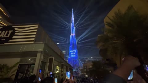 Celebrating New Year 2024 In Dubai 😍 _ Bohot Mushkil Se Fireworks Dekhe 😱 _ Happy New Year ❤️