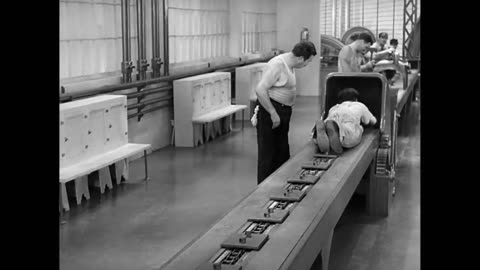 Swallowed by a a factory Machine ( Modern Times ) Charlie Chaplin | Celebraty World