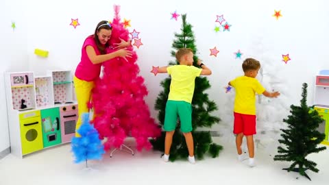 Vlad and Niki pretend play and decorate the Christmas tree