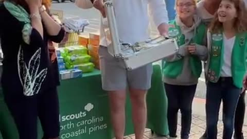 10,000 girl scout cookies