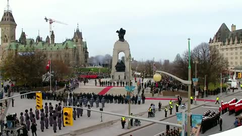 Remembrance Day 2022 | RCAF CF-18 Hornets fly over National War Memorial
