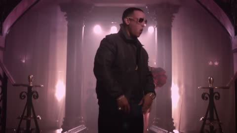 DADDY YANKEE _ PASARELA (VIDEO OFICIAL) - Tiene la carretera paralizada