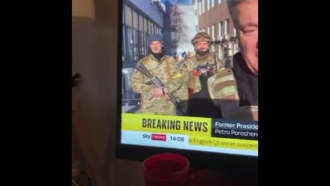 Fake News Blooper Report on Ukraine soldier gun falls apart while posing