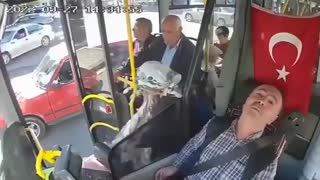 TURKISH BUS DRIVER DIES ON THE SPOT IN MOTION !