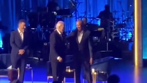 Biden Freezes Up Before Being Led Off The Stage By Obama At LA Fundraiser