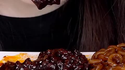Black Bean Nooodles, Spicy Enoki Mushrooms #zoeyasmr #zoeymukbang #bigbites #mukbang #asmr #food #먹방