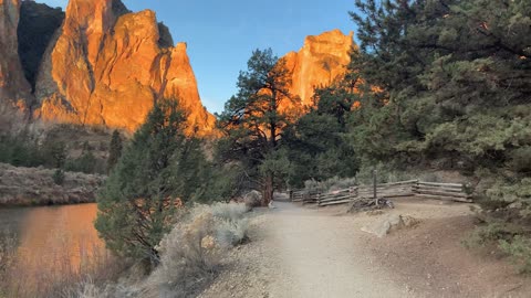 Central Oregon – Smith Rock State Park – Exploring River Trail as the Sun Rises – 4K