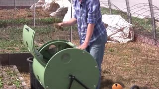 [2016-08-04] How to Make Compost with a Compost Tumbler