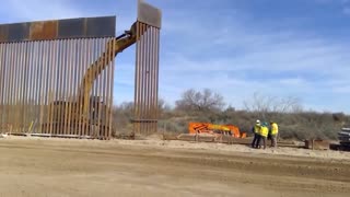🚨#BREAKING: Texas is currently constructing border wall. Per Governor Greg Abbot today