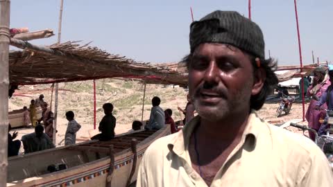 Pakistan's fishermen rush to build boats as demand soars amid floods