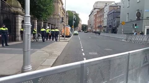 Gardai arrest two women for no apparent reason-Leinster House Protest (John D Waslsh Video) 20-09-23