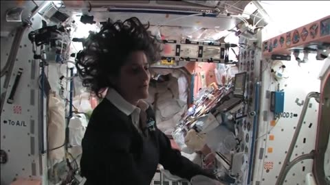 ISS tour: Kitchen, Bedrooms and the Latrine video