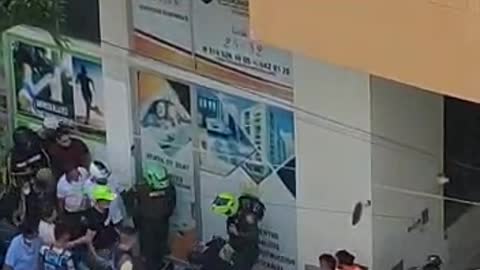 Video: Linchan a hombre que intentó hurtar cerca de donde asesinaron a la estudiante en Bucaramanga