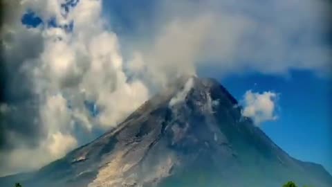 Residents in central Java asked to wear masks due to volcanic ash rain from Mount Merapi eruption