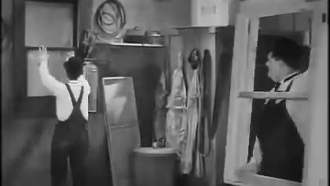 Busy Bodies - #Laurel & #Hardy Comedy Video