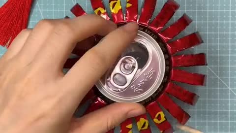 You can also make a beautiful green lantern with a pop can. Let's try