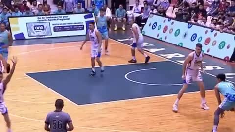 Beast Mode si Calvin Abueva! Nag-ala motumbo ng butatain si Mocon! _ Pinabaunan pa si Sean Anthony!