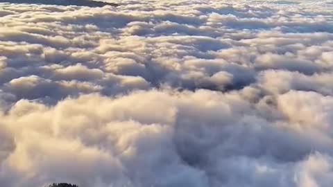 It is really a happy thing to see the sea of clouds in fairyland