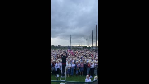 Dolly Parton impersonators gather by the hundreds for world record attempt in Ireland