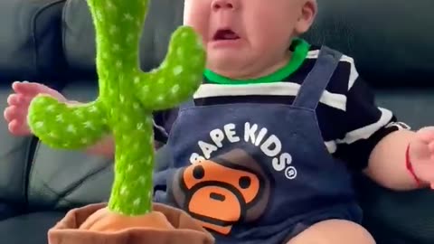Cute baby scare funny scene 😂😂😘😂🤣😊