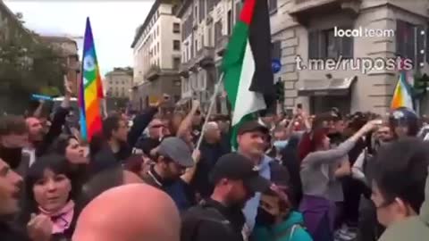 Italians people are screaming “Ukrainians Nazis”