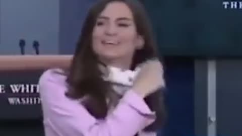 Kaitlin Collins caught taking her mask off after the Covid 19 press briefing ended 2020