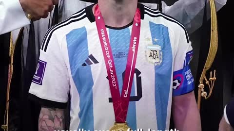 After winning the World Cup, the Emir of Qatar gave Argentina captain Lionel Messi a bisht