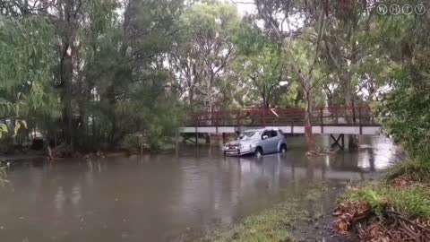 🔴Wild Weather Strikes Melbourne! Cars Swept away in Flash Flooding and Lightning all over Australia