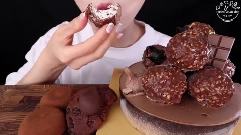 ASMR MUKBANG｜CHOCOLATE ICE CREAM CAKE, MAGNUM, PAVE CHOCOLATE MOCHI 초콜릿 아이스크림 케이크, 생초코 찰떡 EATING 먹방