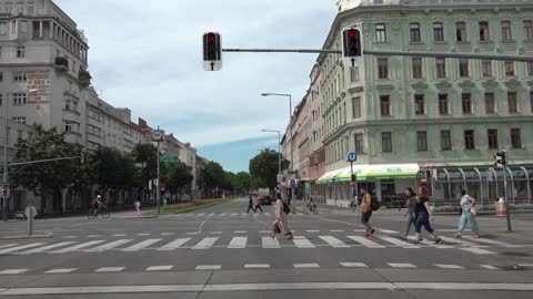 Driving Downtown - Vienna 4K - Austria(00h25m33s-00h27m31s)