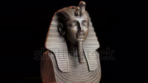 Statue of Egyptian Pharaon Tutankhamun Burial Mask, Spinning Close Up