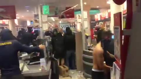 July 7 2017 Germany g20 3.0 looting of store