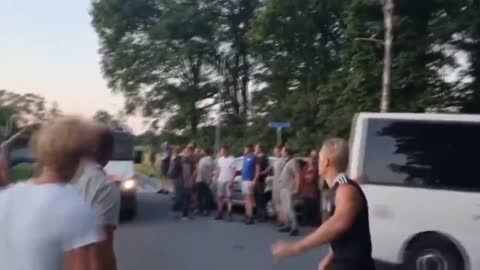 Dutch farmers attack gov vehicles, 3rd day of protests after green policies closed farms