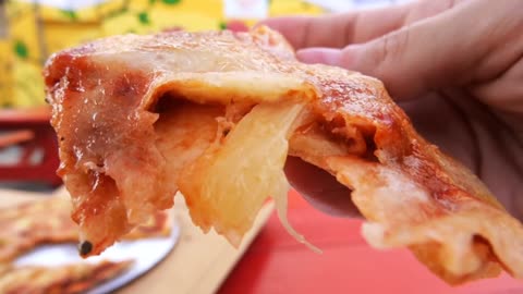 Street food - Chicago's best and thinnest pizza