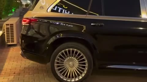 Mercedes Maybach Dancing